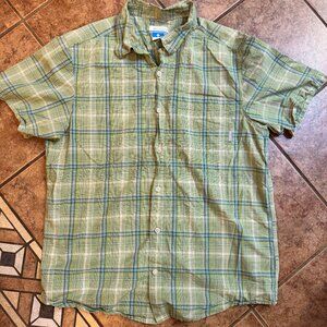 Men's Columbia green plaid short-sleeve button down shirt